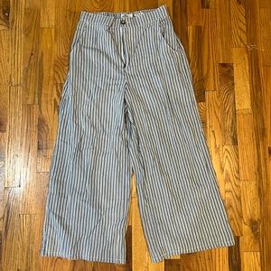 Colors are Blue, White, and Black